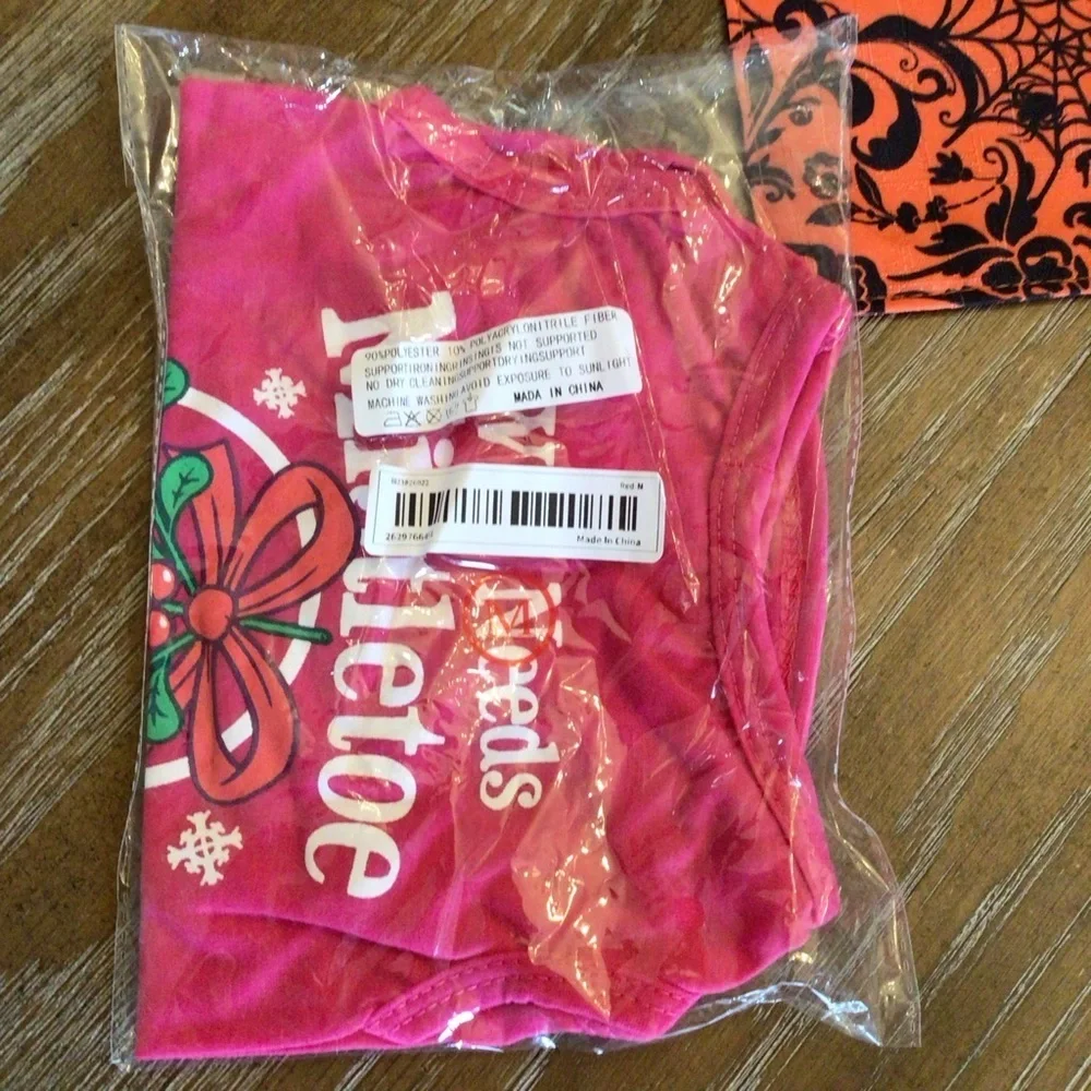 Who Needs Mistletoe With A Face Like This Pink Christmas Dog Shirt